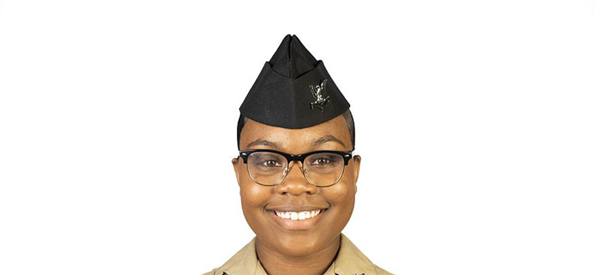 Garrison Cap with natural Ponytail front view